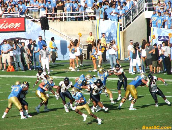 To thwart #44’s penetration, UCLA sent their “#1? threat on a Reverse.