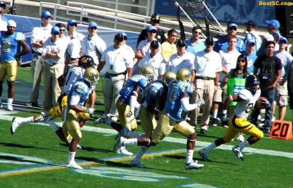 Here’s back-up Running Back Vereen scoring Cal’s first TD… Yeah, yeah, he danced all over the Bruins.